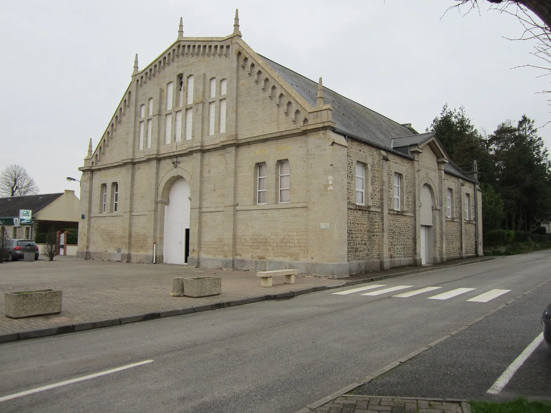 La halle aux grains de Quettehou, dans le Val de Saire