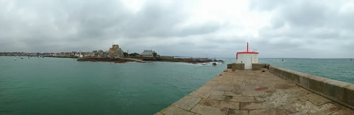Vue panoramique de Barfleur et de son port