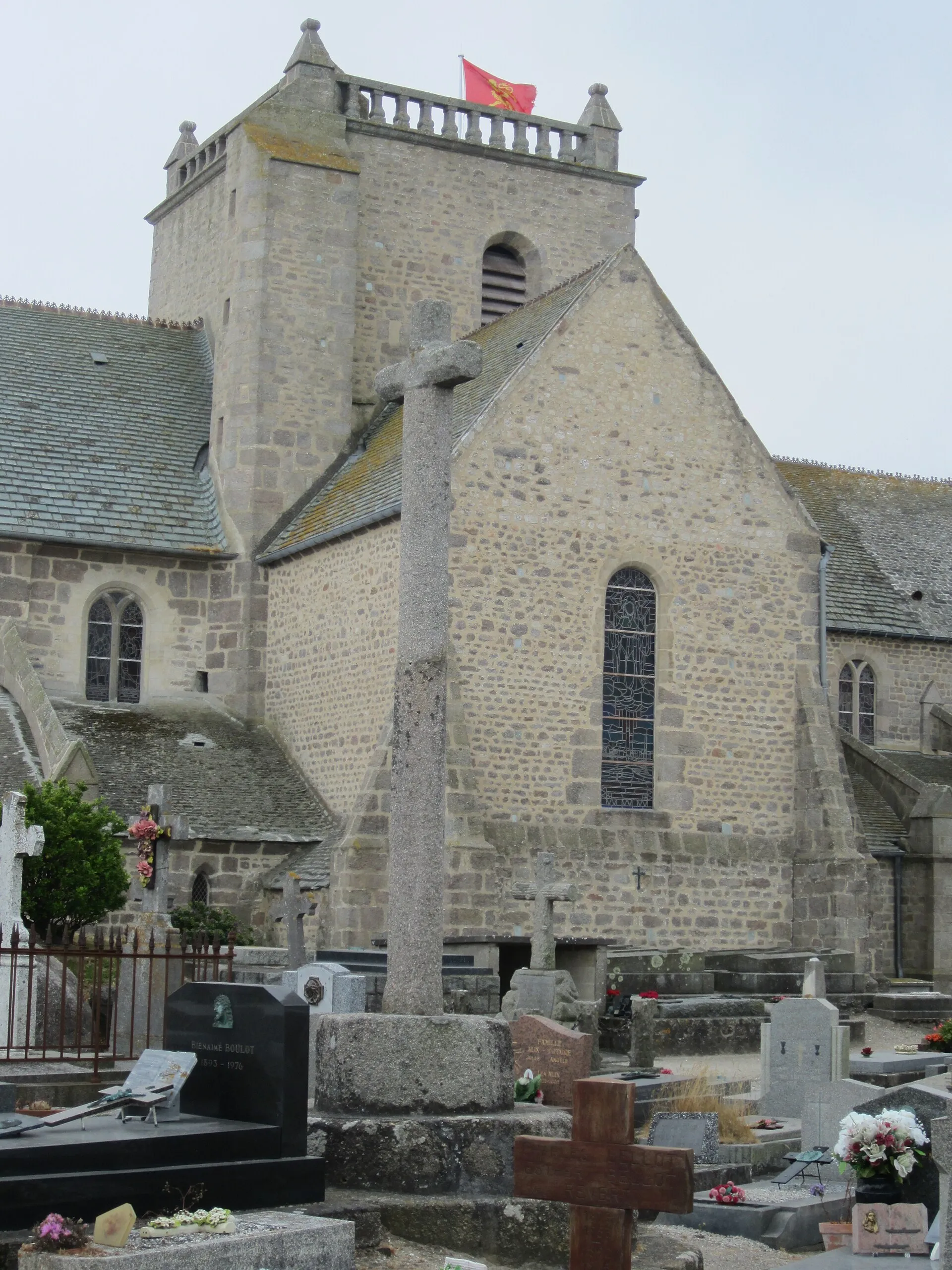 Le clocher fortifié de l'église Saint-Nicolas